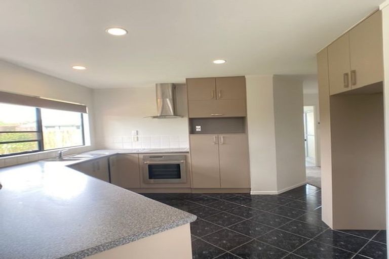 Photo of property in 73 Burswood Drive, Burswood, Auckland, 2013