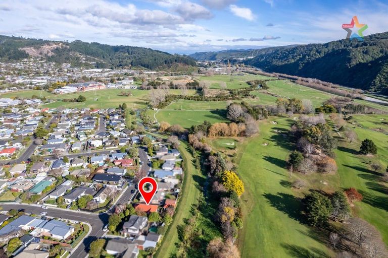 Photo of property in 46 Whirinaki Crescent, Heretaunga, Upper Hutt, 5018