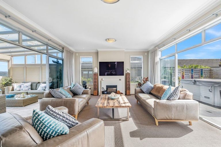 Photo of property in 36 Karoro Road, One Tree Point, 0118