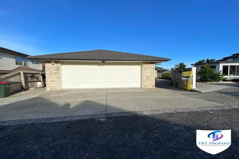 Photo of property in 11 Andover Way, Goodwood Heights, Auckland, 2105