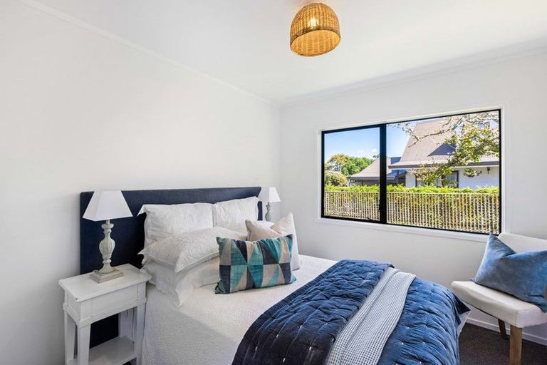 Photo of property in 45 Darren Crescent, Half Moon Bay, Auckland, 2012