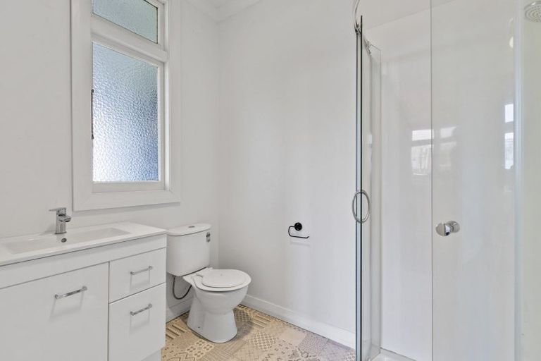 Photo of property in 2 Chilman Street, Strandon, New Plymouth, 4312