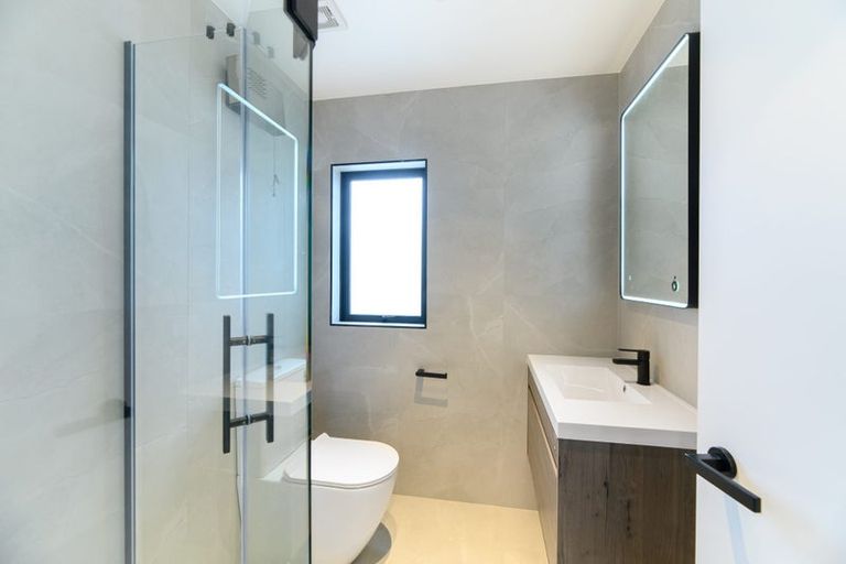 Photo of property in 11d Dianthus Place, Browns Bay, Auckland, 0630