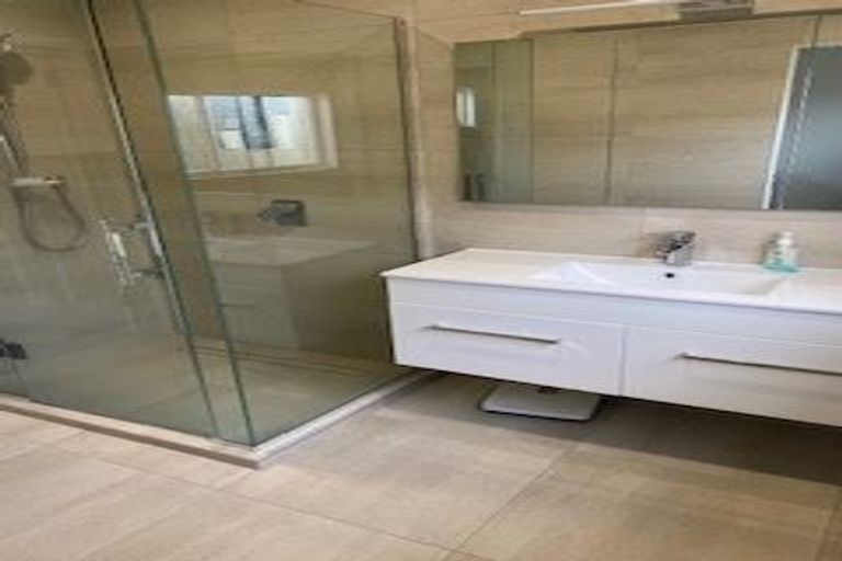 Photo of property in 10 Queens Road, Glen Avon, New Plymouth, 4312