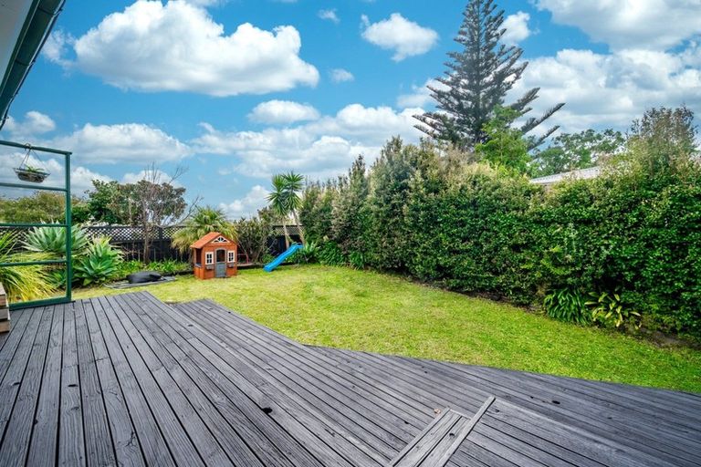 Photo of property in 1/90 Bradbury Road, Botany Downs, Auckland, 2010