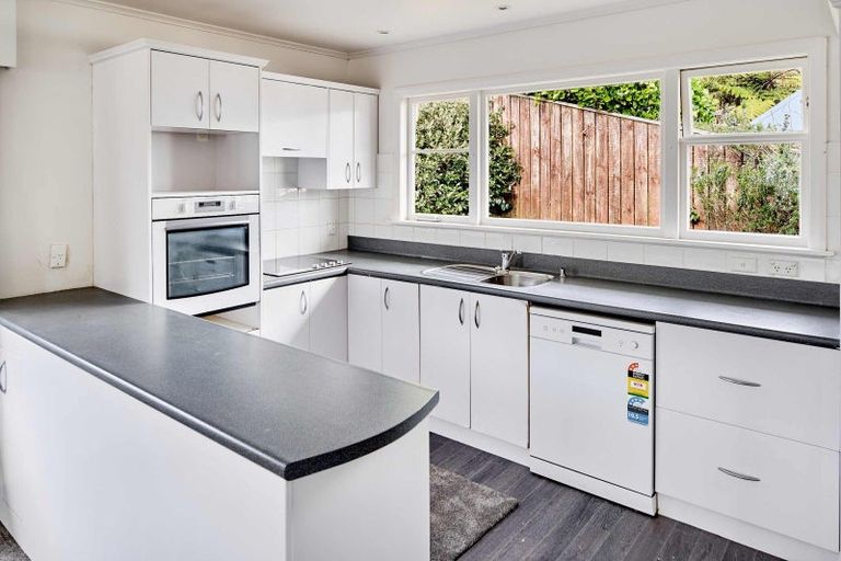 Photo of property in 22 Longcroft Terrace, Newlands, Wellington, 6037