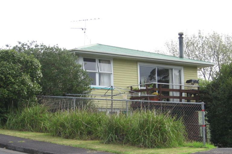 Photo of property in 2 Lowtherhurst Road, Massey, Auckland, 0614