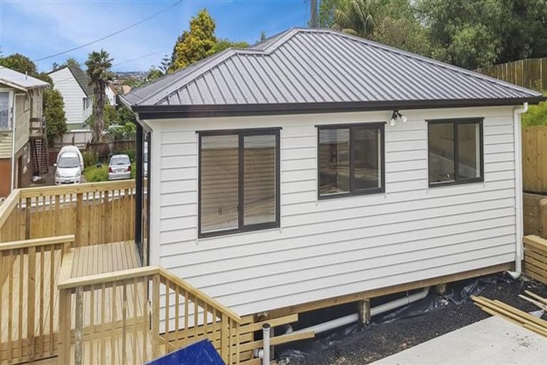 Photo of property in 1b Kohekohe Street, New Lynn, Auckland, 0600