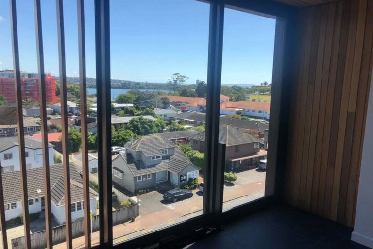 Photo of property in Frank Sargeson Apts, 502/80 Anzac Street, Takapuna, Auckland, 0622