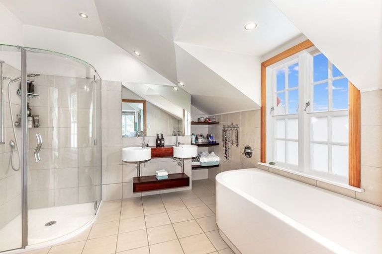 Photo of property in 396 Muritai Road, Eastbourne, Lower Hutt, 5013