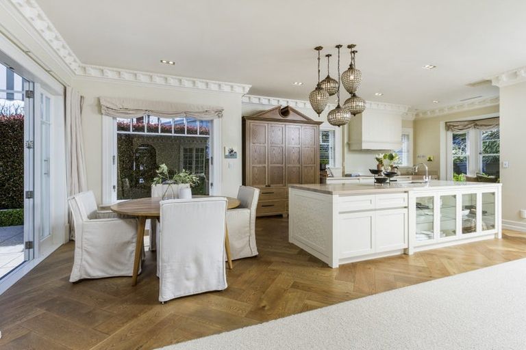 Photo of property in 33 Cheltenham Road, Devonport, Auckland, 0624