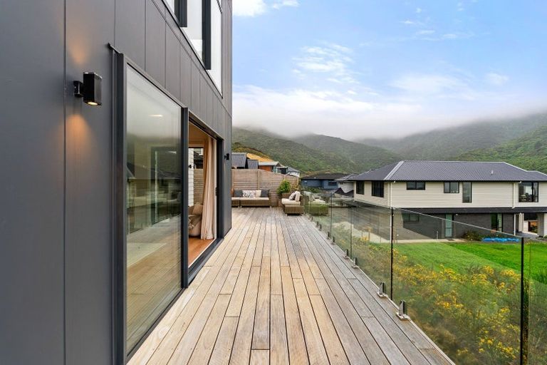 Photo of property in 21 Porokaiwhiri Street, Crofton Downs, Wellington, 6035