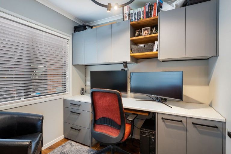 Photo of property in 24 Ainslee Street, Highlands Park, New Plymouth, 4312