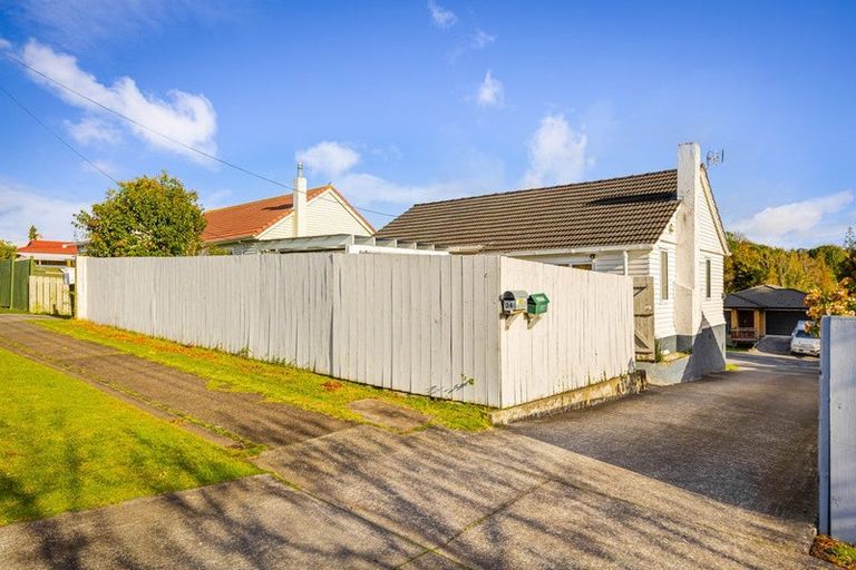 Photo of property in 24 Northall Road, New Lynn, Auckland, 0600
