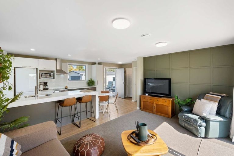 Photo of property in 2/126a Middlepark Road, Sockburn, Christchurch, 8042