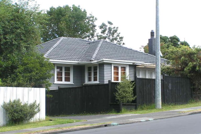Photo of property in 1/224 Onewa Road, Birkenhead, Auckland, 0626