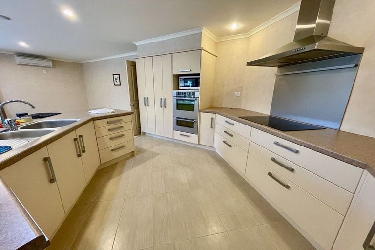 Photo of property in 11 Schopolo Place, Schnapper Rock, Auckland, 0632