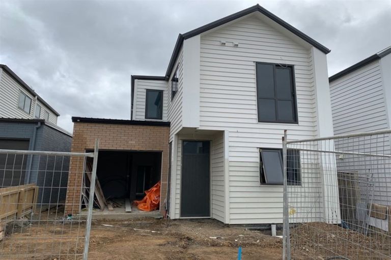 Photo of property in 10 Tapuwae Way, Mangere Bridge, Auckland, 2022