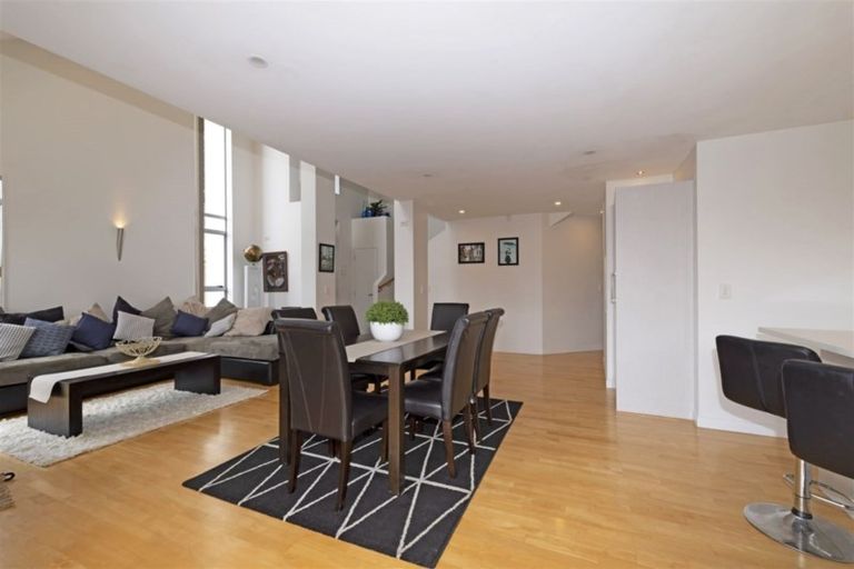 Photo of property in 108b Mcleod Road, Te Atatu South, Auckland, 0610