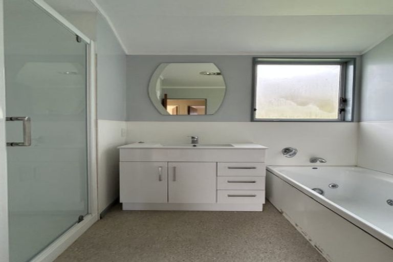 Photo of property in 14 Frobisher Street, Island Bay, Wellington, 6023