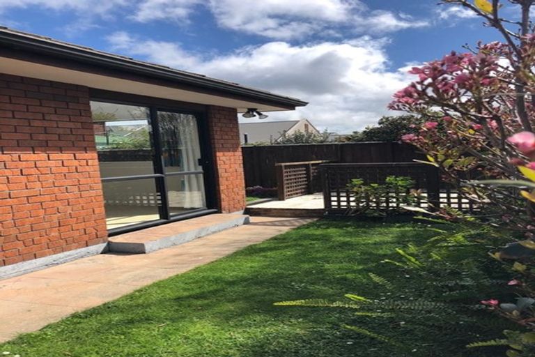 Photo of property in 2/101 Pohutukawa Street, Woburn, Lower Hutt, 5011