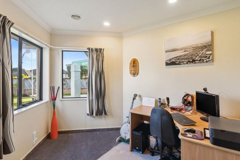 Photo of property in 1 Quadrant Heights, Paraparaumu, 5032