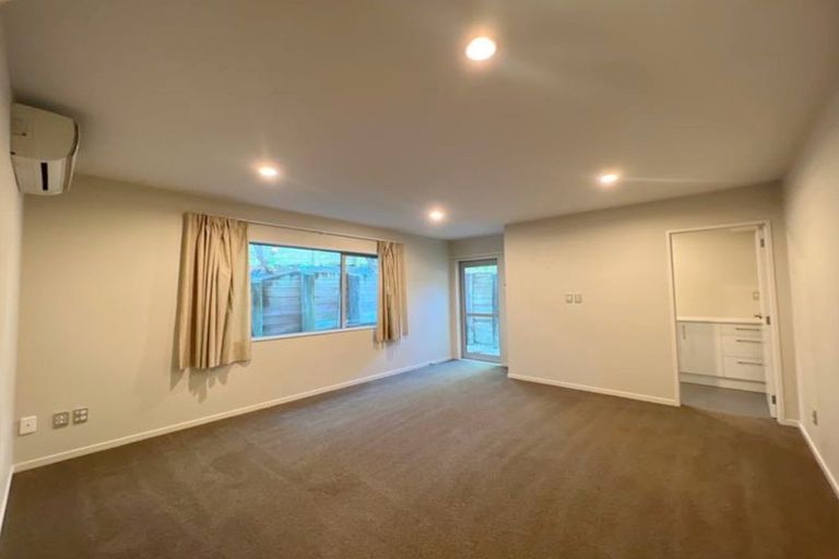 Photo of property in 42 Borneo Drive, Fairview Heights, Auckland, 0632