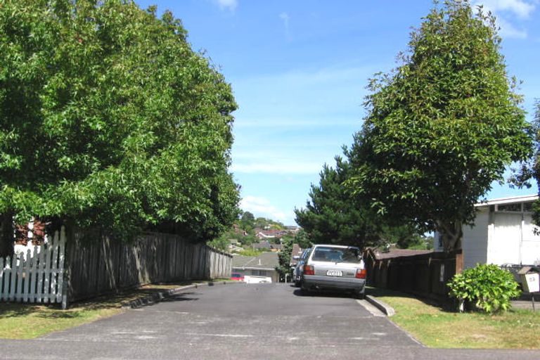 Photo of property in 16-18 Cockayne Crescent, Sunnynook, Auckland, 0620