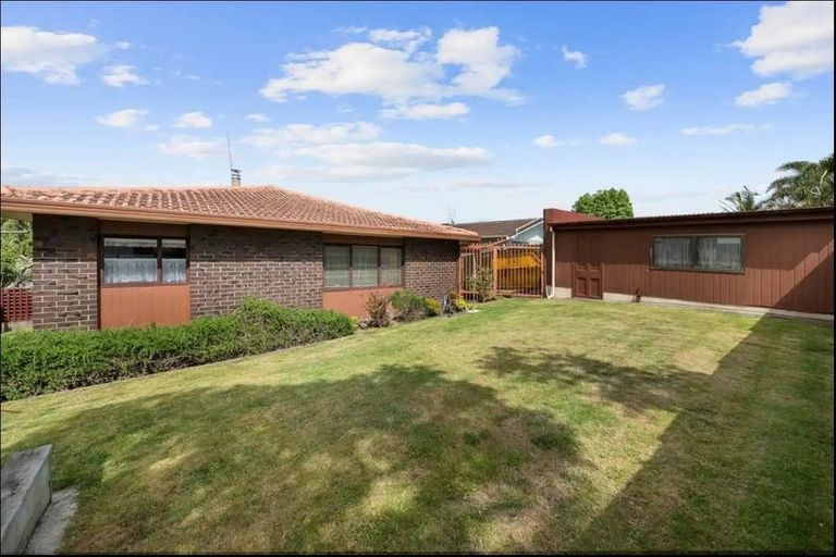 Photo of property in 2/94 Prince Regent Drive, Half Moon Bay, Auckland, 2012