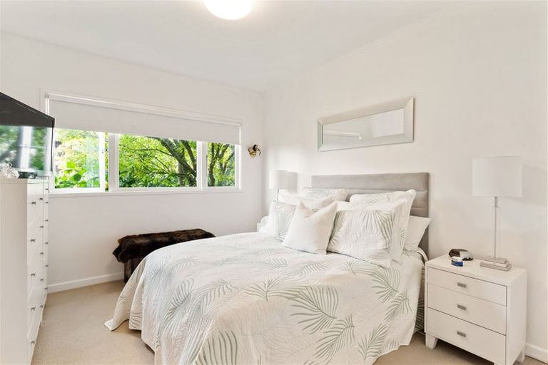 Photo of property in 1/94 Island Bay Road, Beach Haven, Auckland, 0626