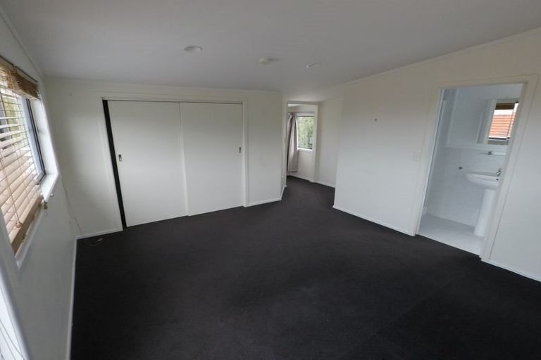 Photo of property in 32 Peter Terrace, Castor Bay, Auckland, 0620