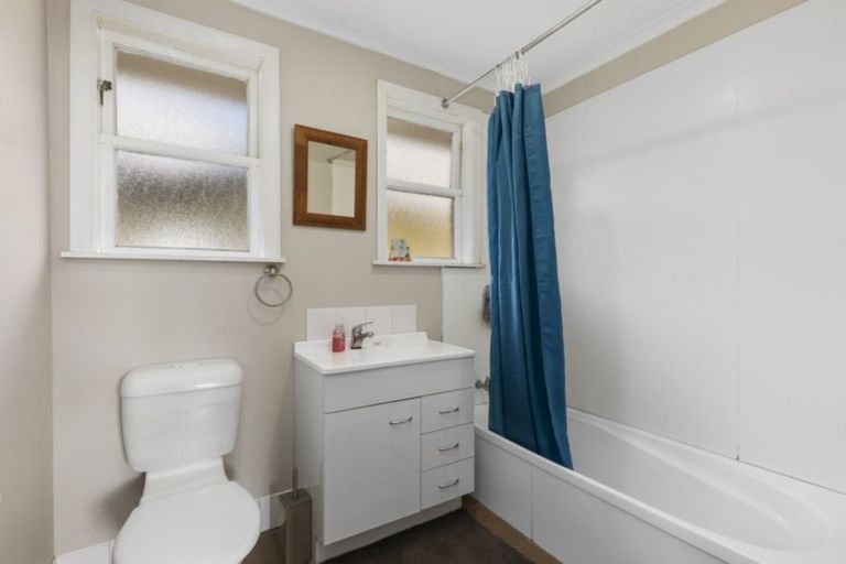 Photo of property in 19 Farmer Crescent, Taita, Lower Hutt, 5011