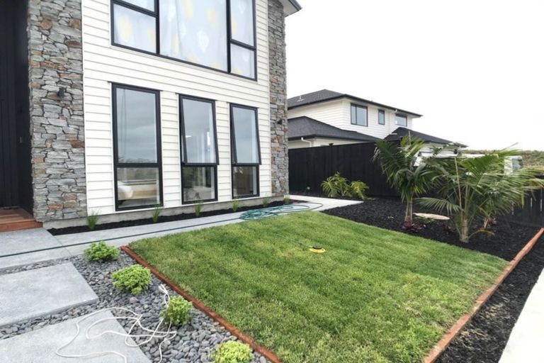 Photo of property in 9 Fender Place, Long Bay, Auckland, 0630