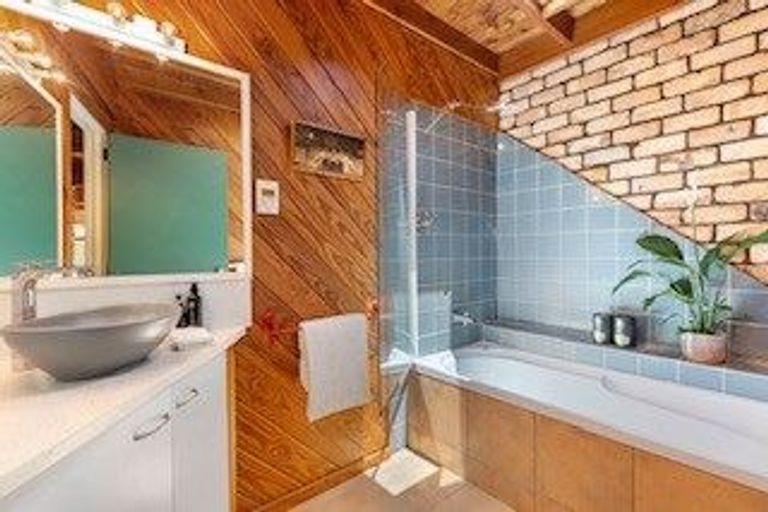 Photo of property in 68 Pah Road, Cockle Bay, Auckland, 2014