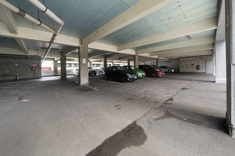 Photo of property in Hobson Court Flats, 56/70 Hobson Street, Thorndon, Wellington, 6011