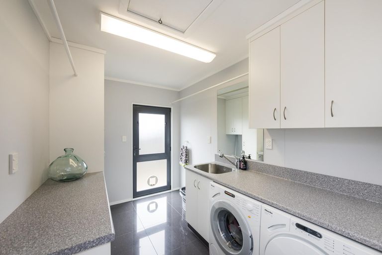 Photo of property in 37 Chestnut Close, Kelvin Grove, Palmerston North, 4414