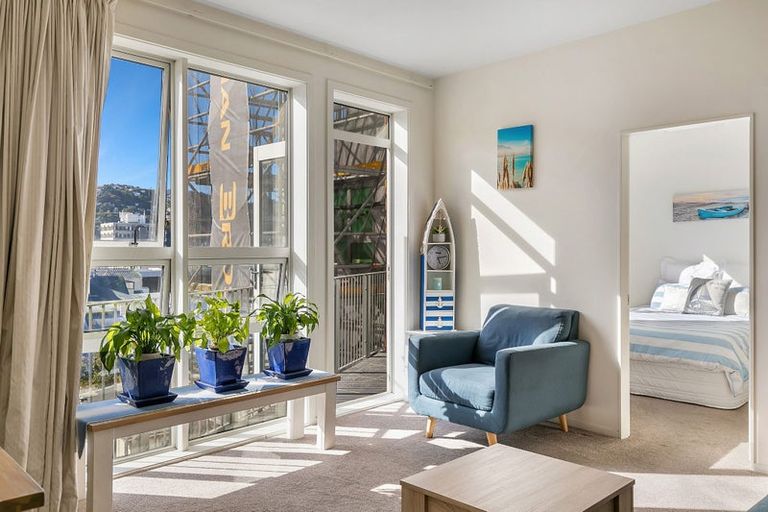 Photo of property in Stadium Garden Flats, 402/107 Thorndon Quay, Pipitea, Wellington, 6011