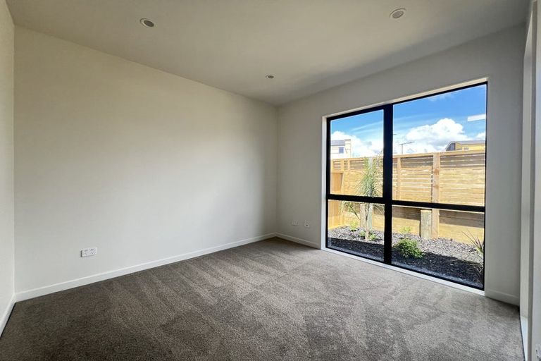 Photo of property in 28 Neretva Avenue, Massey, Auckland, 0614