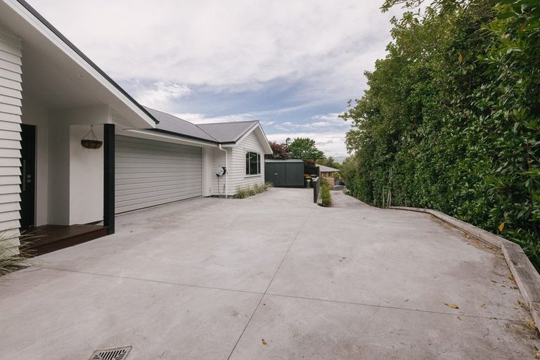 Photo of property in 1 Waimarama Court, Roslyn, Palmerston North, 4414