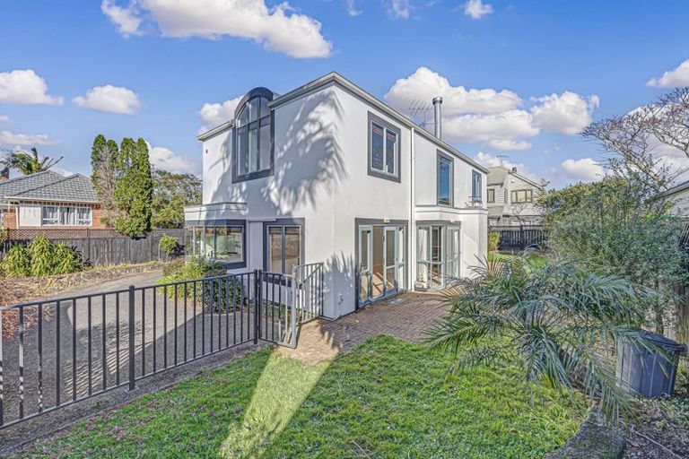 Photo of property in 19a Horotutu Road, Greenlane, Auckland, 1061