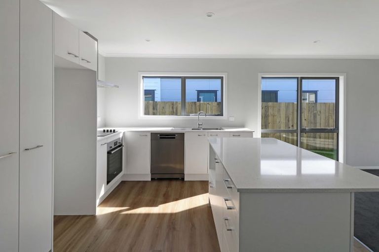 Photo of property in 10 Koru Loop, Paraparaumu, 5032