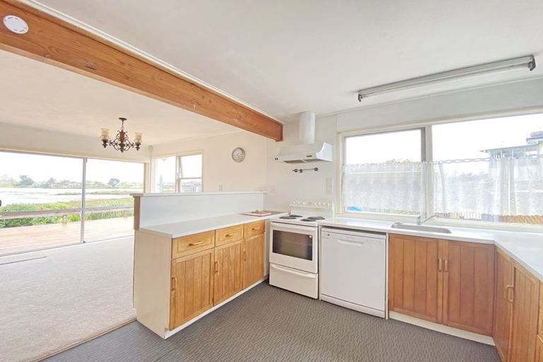 Photo of property in 65 Edgewater Drive, Pakuranga, Auckland, 2010