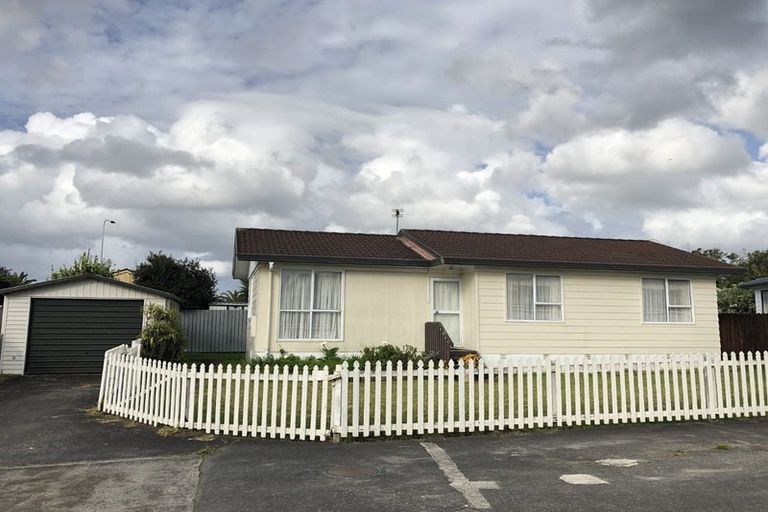 Photo of property in 1/6 Penion Drive, Flat Bush, Auckland, 2023