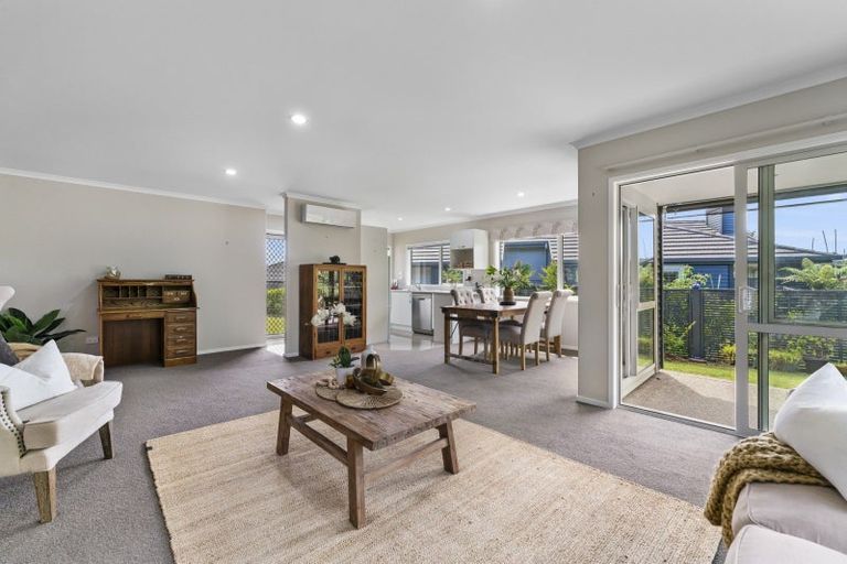 Photo of property in 37 Bridgewater Way, Pyes Pa, Tauranga, 3112