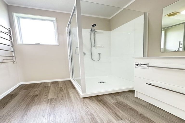 Photo of property in 1/6 Penion Drive, Flat Bush, Auckland, 2023