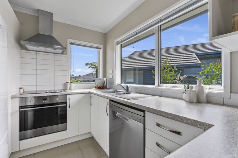 Photo of property in 37 Bridgewater Way, Pyes Pa, Tauranga, 3112