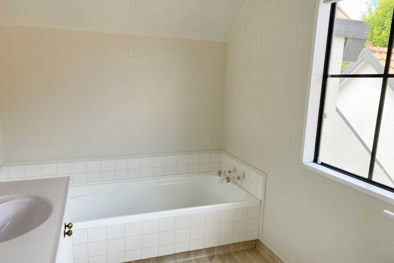 Photo of property in 1/264 Riccarton Road, Upper Riccarton, Christchurch, 8041