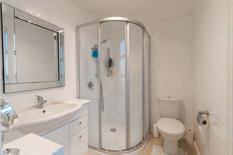 Photo of property in 11 Poplar Drive, Kelvin Heights, Queenstown, 9300