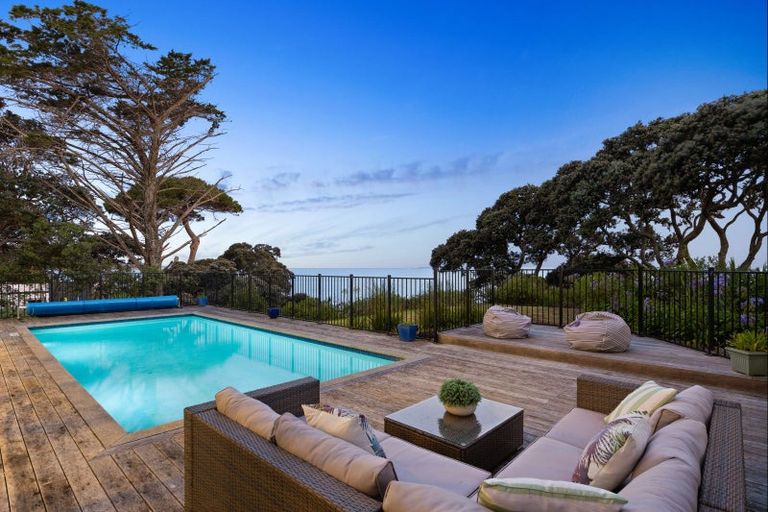 Photo of property in 869d Whangaparaoa Road, Manly, Whangaparaoa, 0930