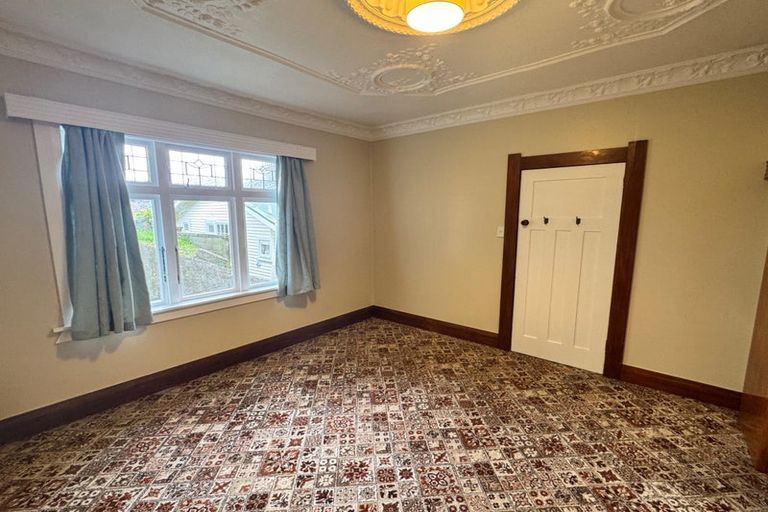 Photo of property in 68 Mortimer Terrace, Brooklyn, Wellington, 6021